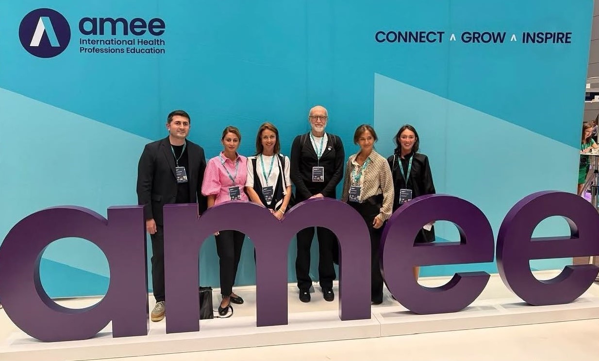 Врач должен уметь мыслить без ИИ — и вместе с ним: как AMEE 2026 предлагает менять медицинское образование