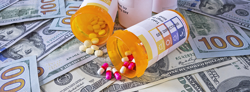 Власти США будут отбирать патенты на лекарства в случае завышения на них цен